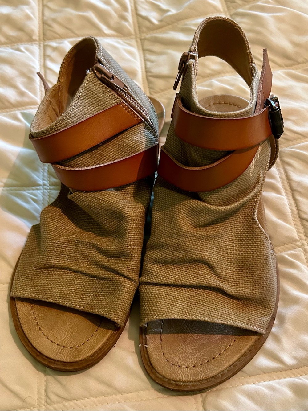 Blowfish Tan Canvas Women’s Sandals Size 8